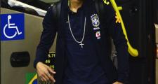 华体会官方入口-阿尔维斯惊险取胜，主场氛围喜人