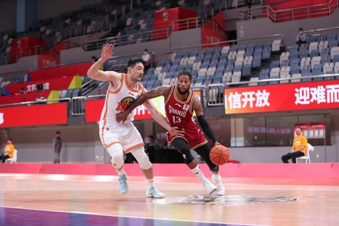 老鹰灭掘金,豪取三连胜 老鹰灭掘金,豪取三连胜