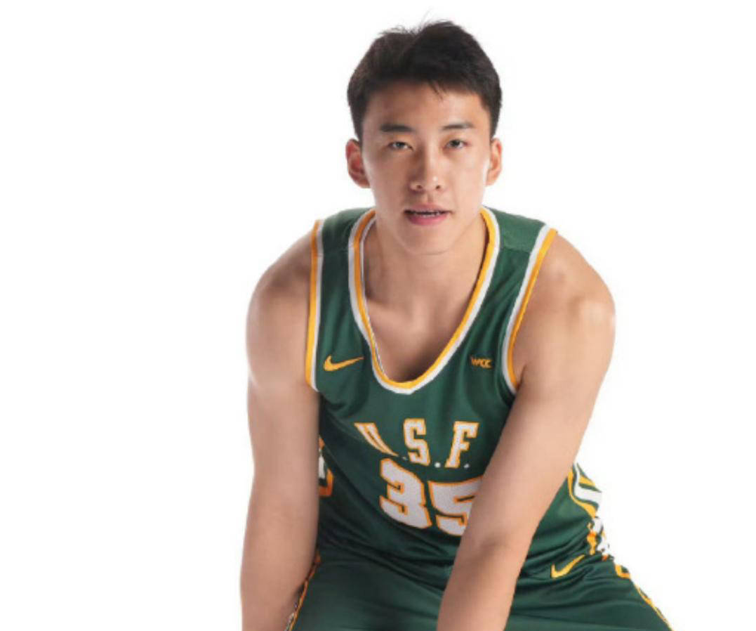 比赛中球员们的精彩表现令人赞叹不已