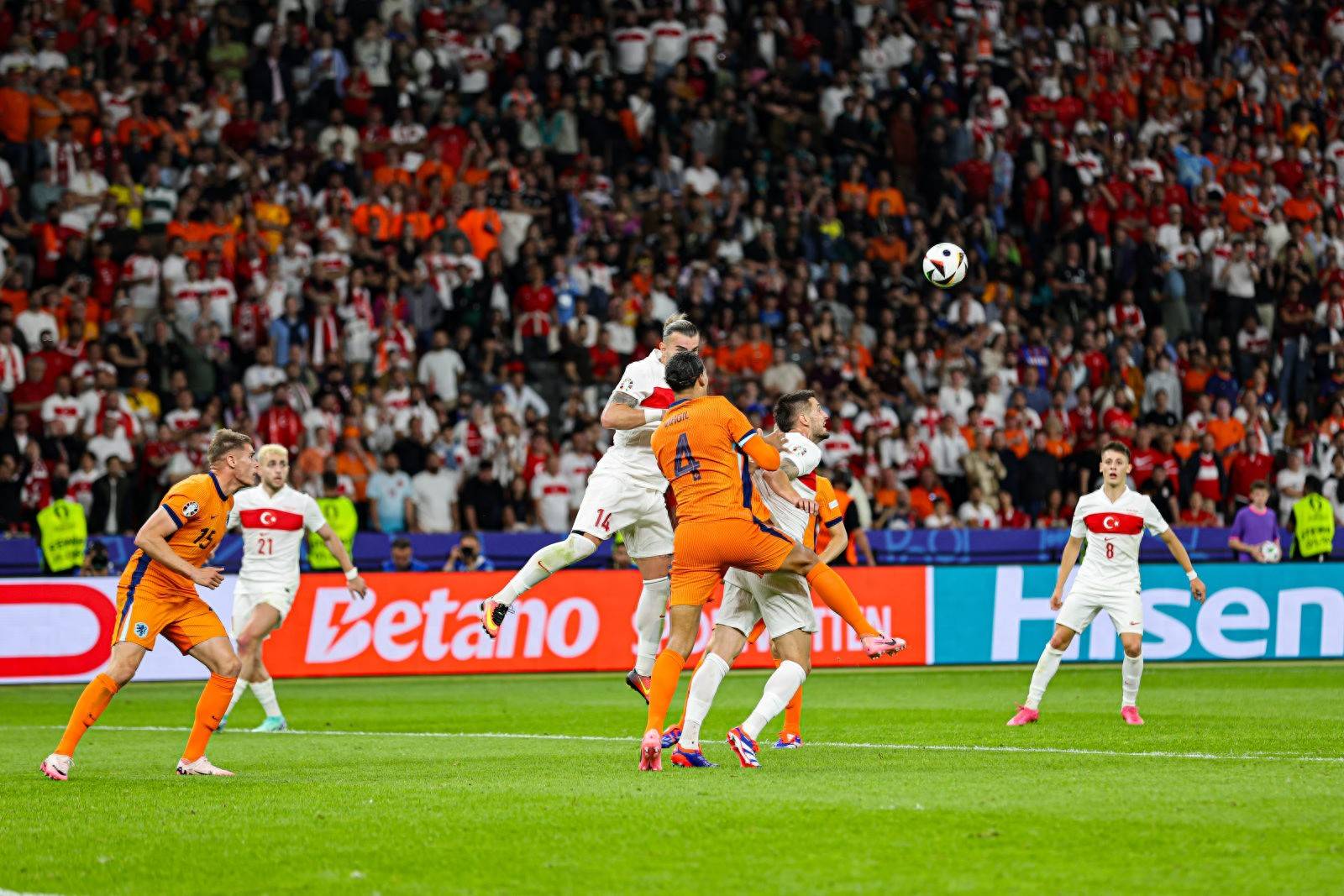 欧洲杯：荷兰2-0胜奥地利，纳瓦斯2传1射建功的简单介绍