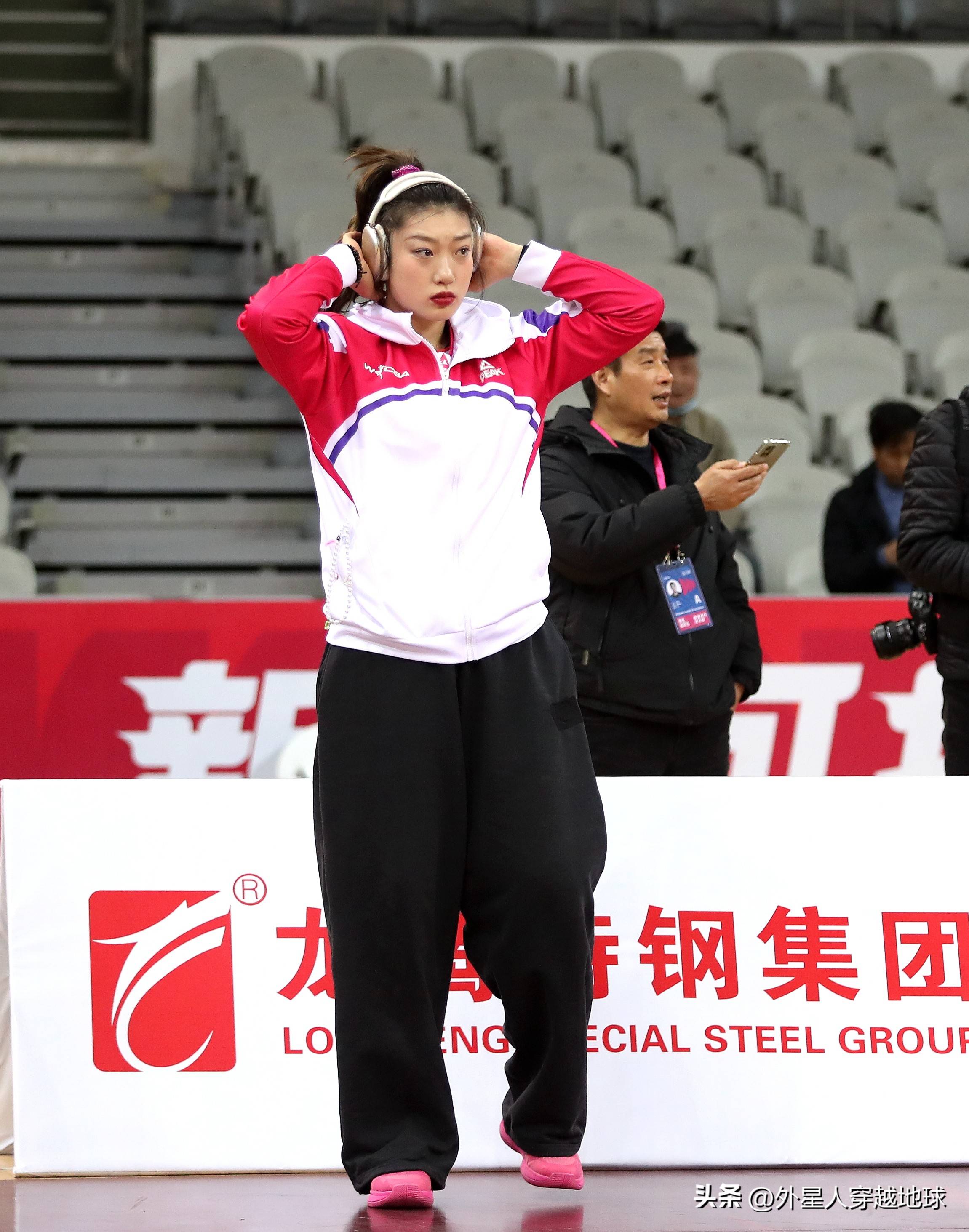 运动员多次问鼎金牌,实力尽显熠熠光芒