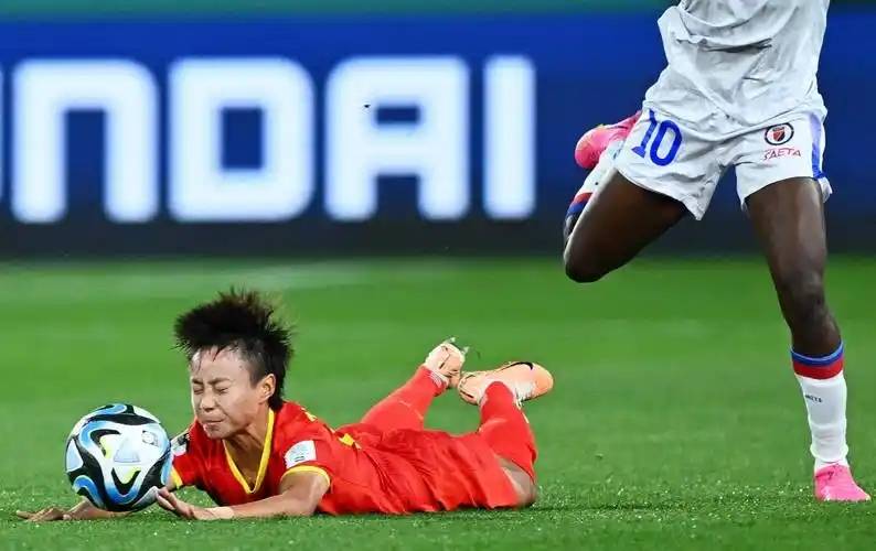 日本女足队员受伤离场变为日本队员受伤退赛，团队努力备战的简单介绍