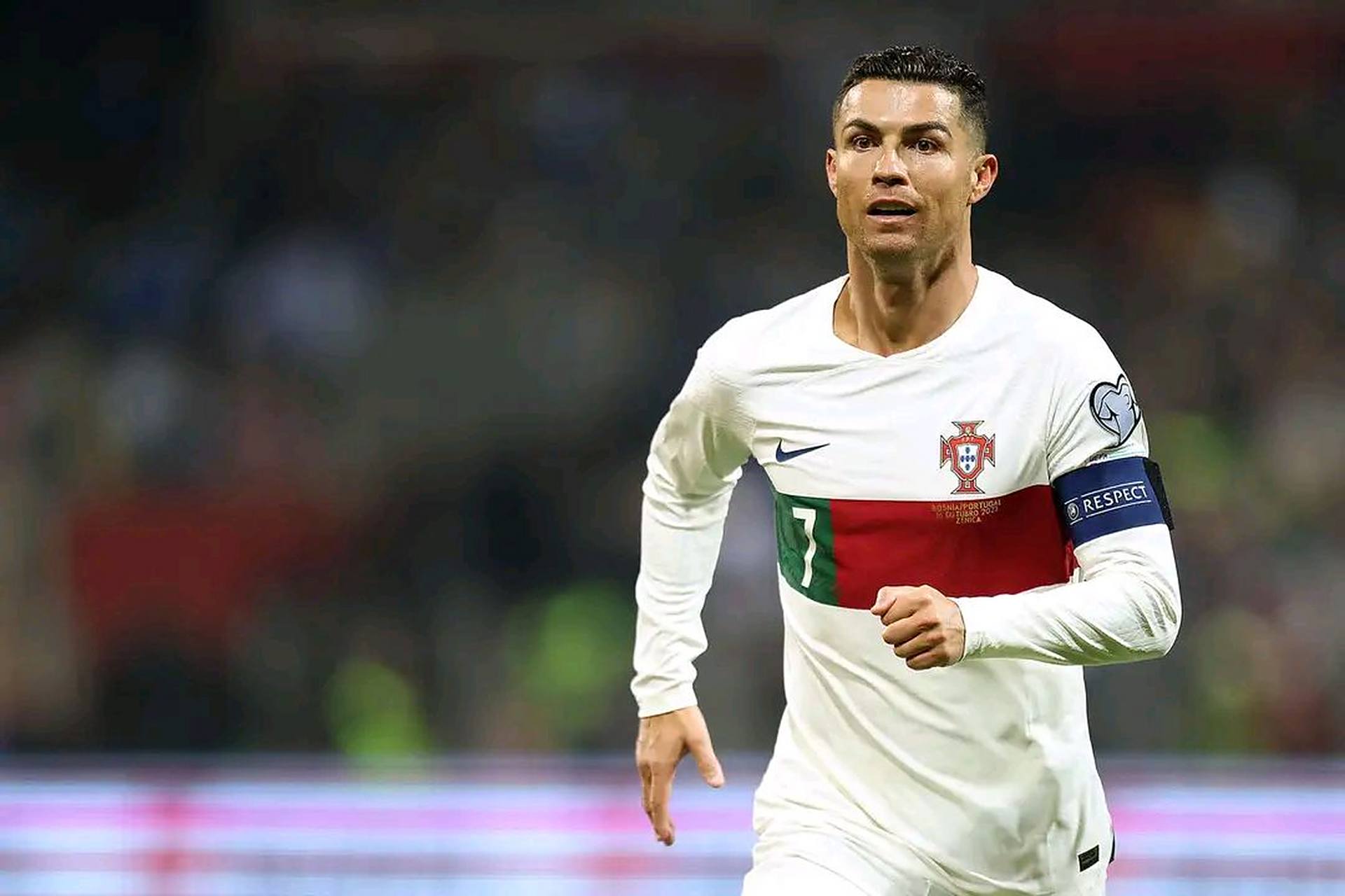 欧洲杯预选赛中球员展现超凡技艺