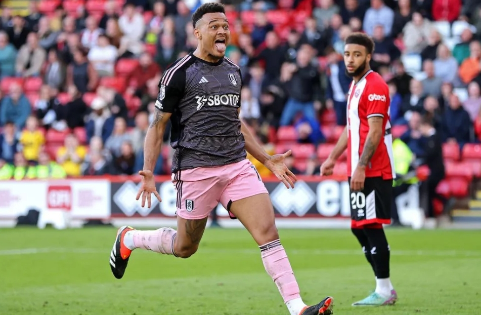 包含富勒姆绝地逆转，主场奋力击败对手的词条