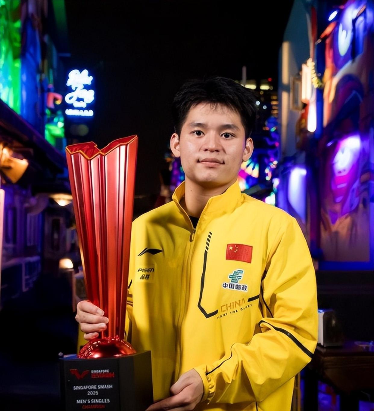 田径比赛惊现黑马，新加坡选手勇夺金牌