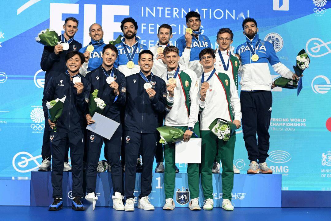 法国击剑队夺得金牌,实力无敌 法国击剑队夺得金牌,实力无敌