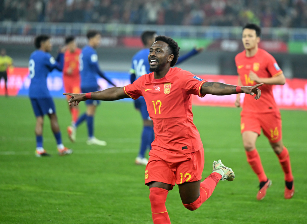 波兰中场因红牌遭停赛，球队等待履行备胎责任的简单介绍