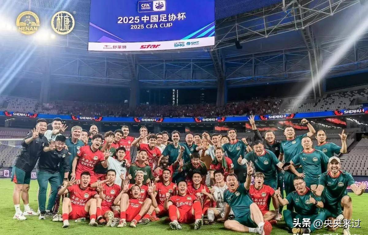 球队团结拼搏为比赛取得胜利