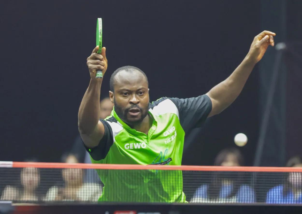 包含斯图加特球员赛后被罚款，教练组紧急开会讨论处罚的词条