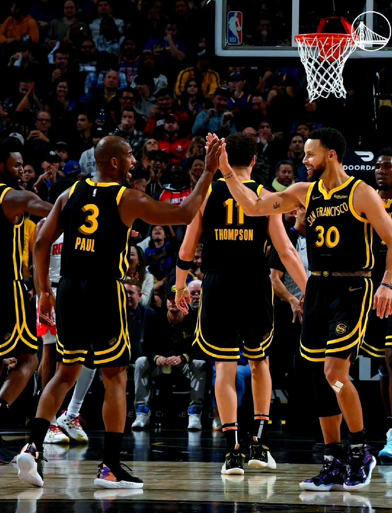 包含勇士惊险胜利！库里关键三分球带领球队逆转的词条