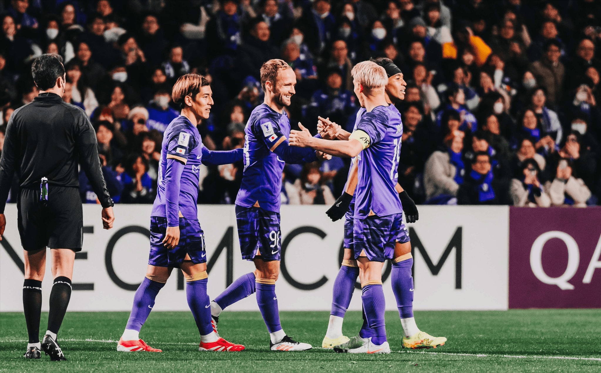 关于亚冠联赛：广州恒大3-0战平广岛三箭，提前出线的信息