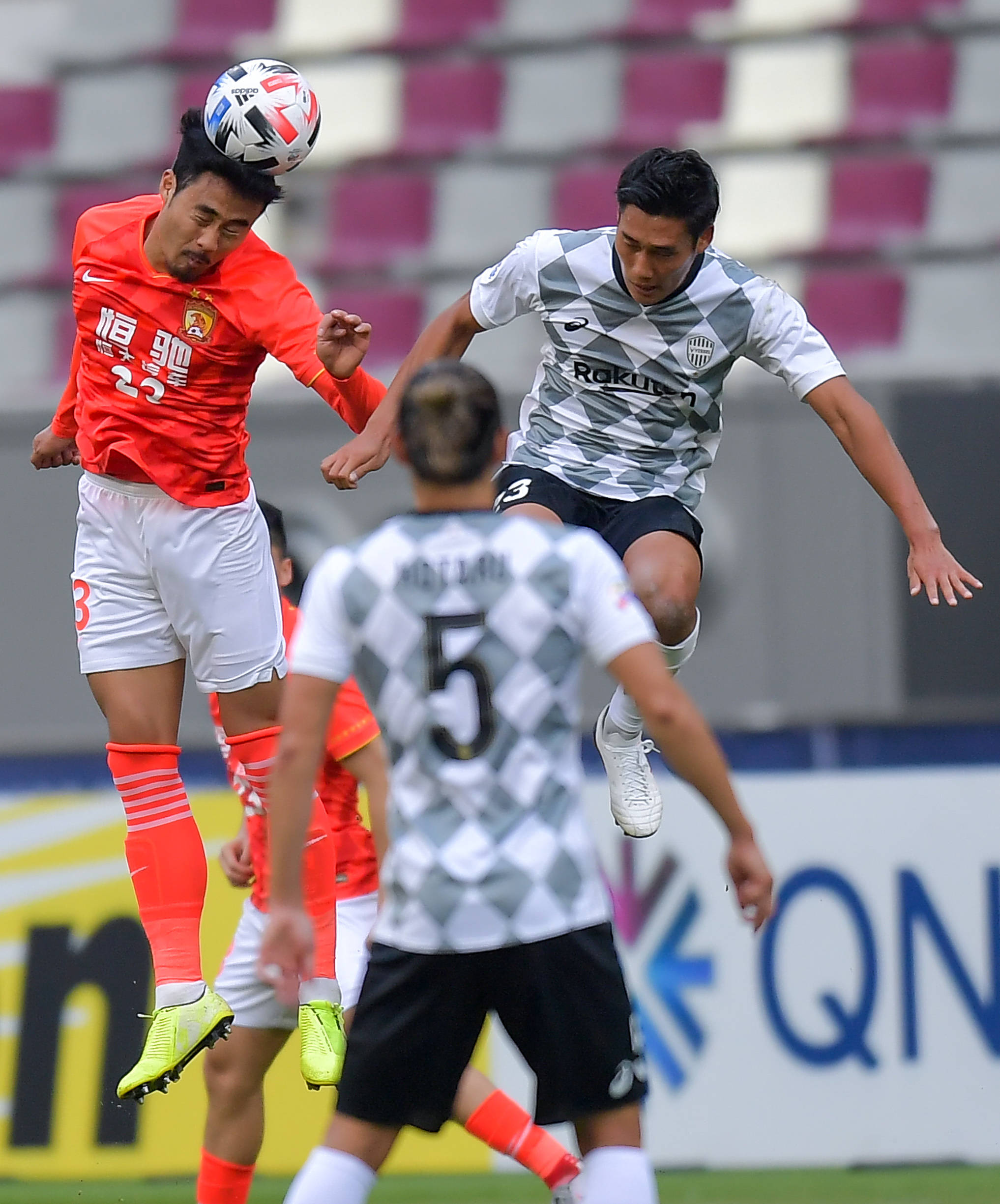 关于亚冠联赛：广州恒大3-0战平广岛三箭，提前出线的信息