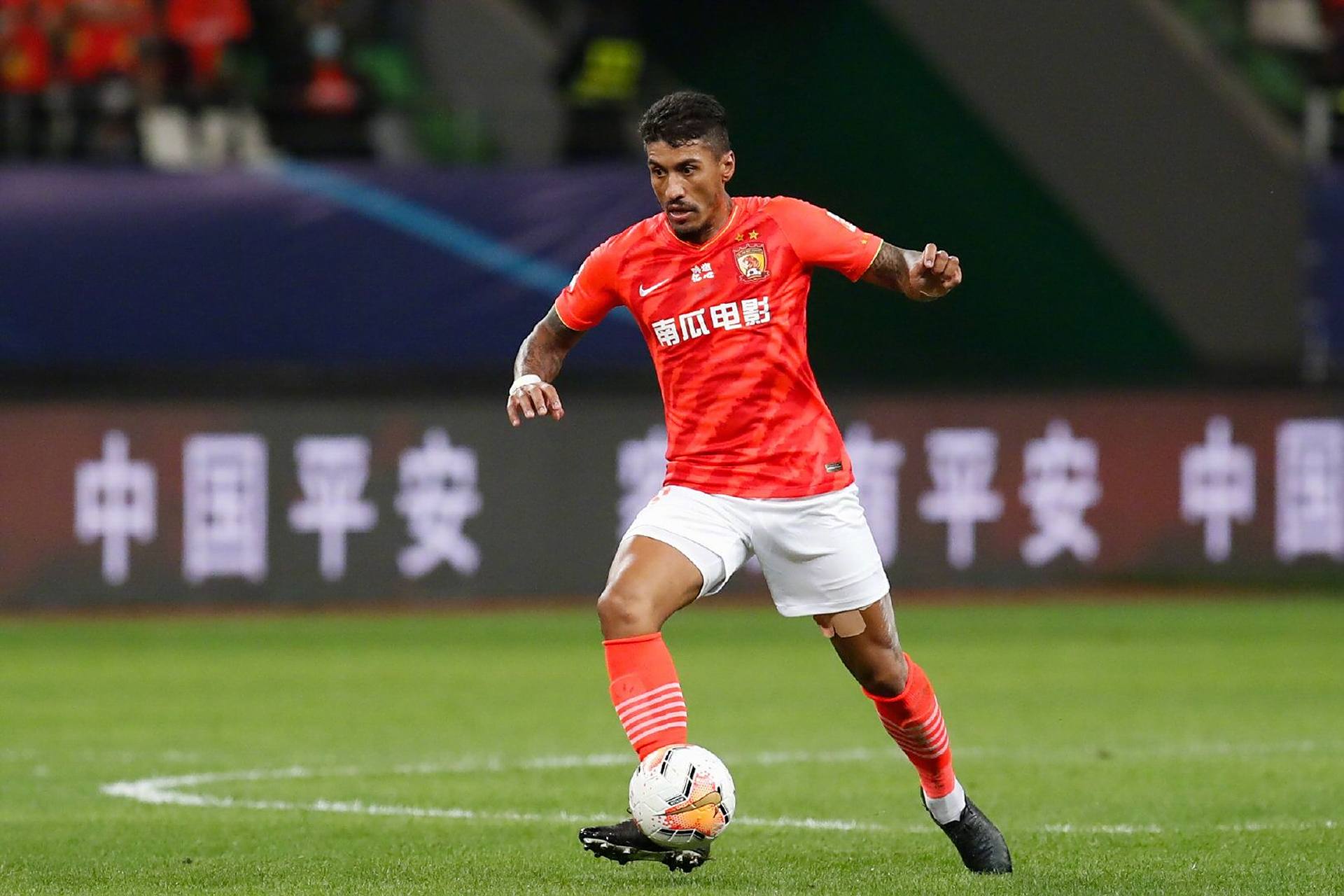 保利尼奥建功高拉特破门，广州恒大客场2-0胜柏太阳神迎首胜