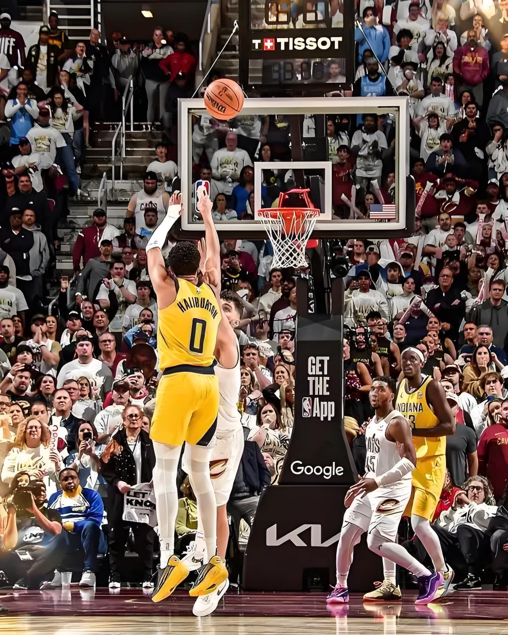 包含步行者客场横扫老鹰,取得关键胜利的词条 包含步行者客场横扫老鹰,取得关键胜利的词条