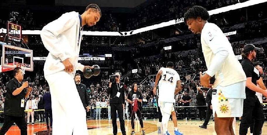 马刺战胜尼克斯，杀入西部前四