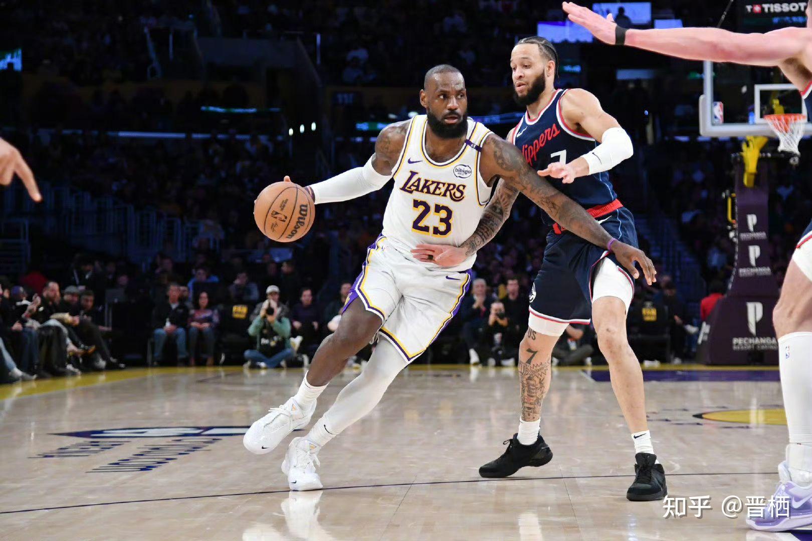 快船客场战胜湖人，取得翻盘胜利