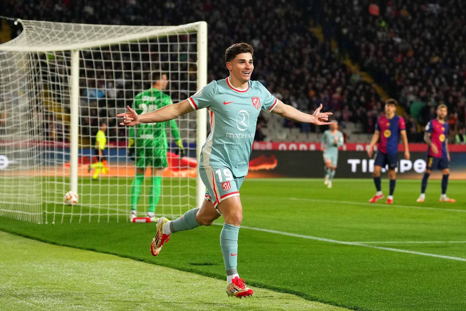 塞内加尔轻取巴萨，阿尔瓦雷斯惊艳四座的简单介绍